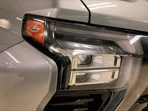 Used 2025 Chevrolet Silverado 2500 LTZ w/ LTZ Plus Package image 26