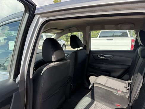Used 2018 Nissan Rogue S AWD/4WD image 12