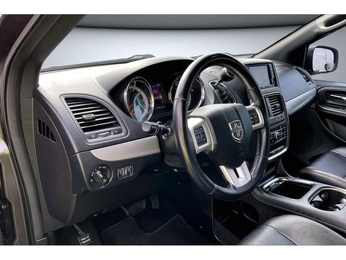 Used 2018 Dodge Grand Caravan GT FWD image 16