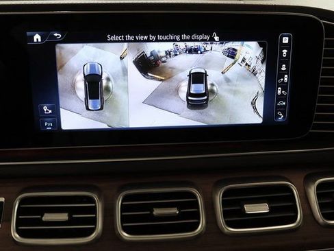 Used 2024 Mercedes-Benz GLS 580 4MATIC image 23