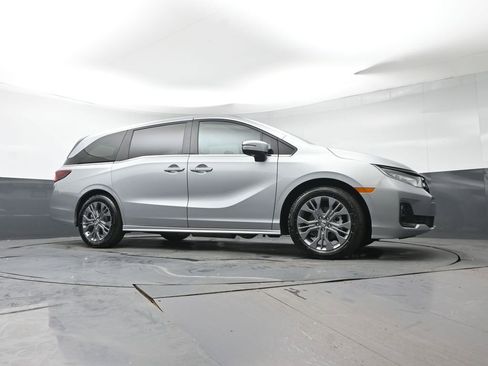 Used 2025 Honda Odyssey Touring image 36
