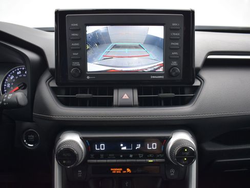 Used 2022 Toyota RAV4 XLE FWD image 15
