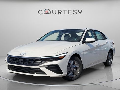 New 2026 Hyundai Elantra SE image 1