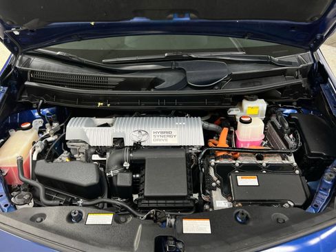 Used 2017 Toyota Prius V Three image 32