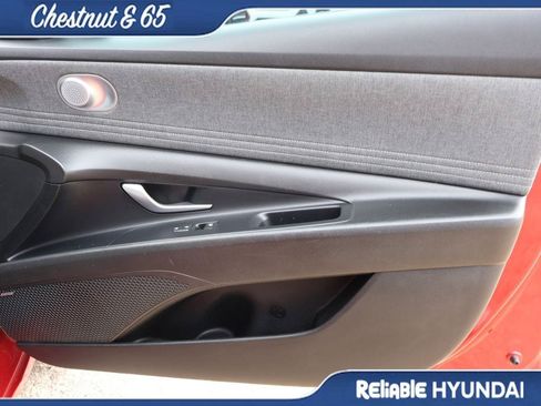 Used 2023 Hyundai Elantra Limited FWD image 9