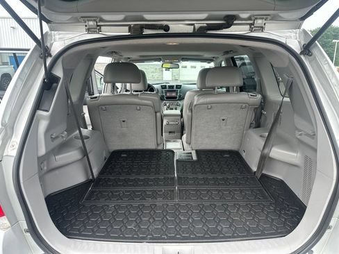 Used 2013 Toyota Highlander SE AWD/4WD image 11