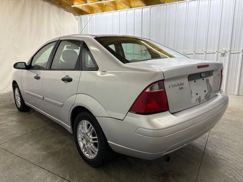 Used 2005 Ford Focus ZX4 Sedan FWD image 7
