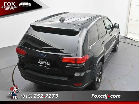 Used 2018 Jeep Grand Cherokee Laredo AWD/4WD image 32