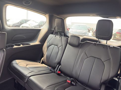 New 2026 Chrysler Pacifica Select w/ S Appearance Package FWD image 34