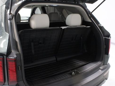Used 2023 Kia Sorento S w/ Panoramic Sunroof Package AWD/4WD image 17