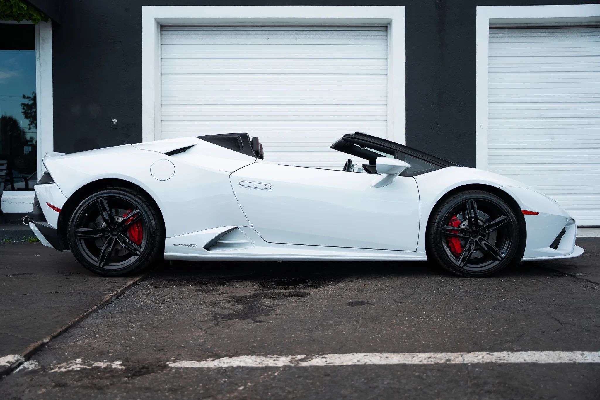 Used 2021 Lamborghini Huracan EVO RWD image 2