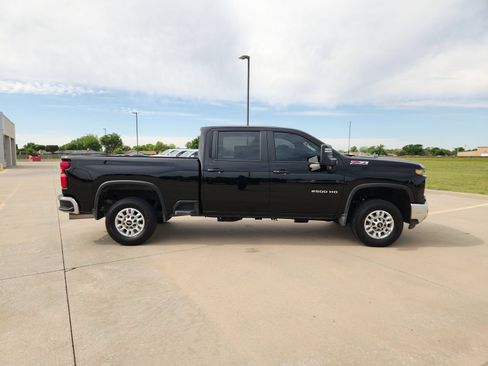 Used 2025 Chevrolet Silverado 2500 LT AWD/4WD image 8
