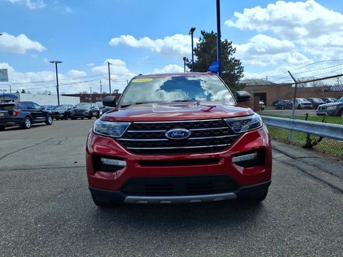 Used 2022 Ford Explorer XLT w/ Equipment Group 202A image 2