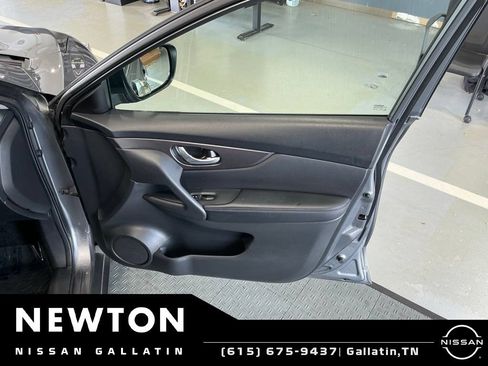 Used 2016 Nissan Rogue S w/ Appearance Package FWD image 34