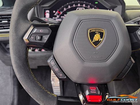 Used 2022 Lamborghini Huracan STO RWD image 28