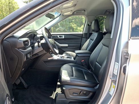 Used 2023 Ford Explorer XLT w/ Equipment Group 202A AWD/4WD image 13