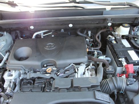 Used 2020 Toyota RAV4 XLE FWD image 10