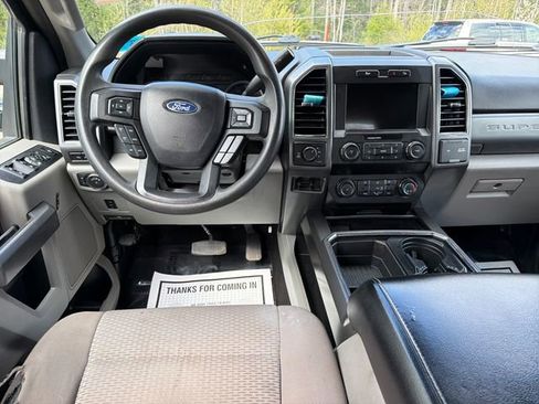 Used 2019 Ford F250 XLT w/ XLT Premium Package AWD/4WD image 16