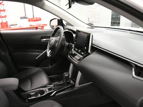 Certified 2022 Toyota Corolla Cross XLE image 30