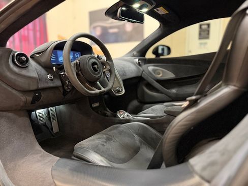 Used 2019 McLaren 600LT RWD image 23