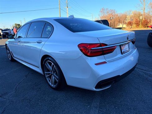 Used 2018 BMW 750i image 7
