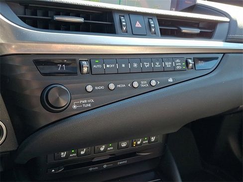 Used 2019 Lexus ES 350 Luxury w/ Accessory Package image 16