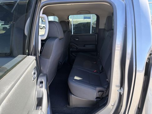 Used 2024 Nissan Frontier SV w/ SV Convenience Package image 10