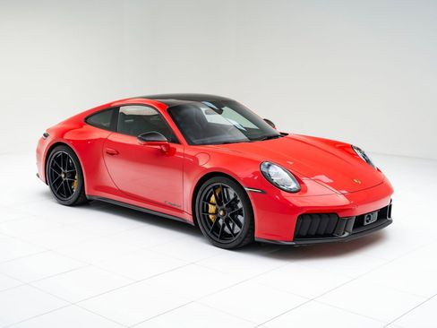 Certified 2025 Porsche 911 Carrera GTS image 7
