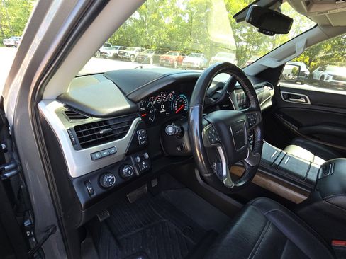 Used 2020 GMC Yukon Denali w/ Denali Premium Package AWD/4WD image 14