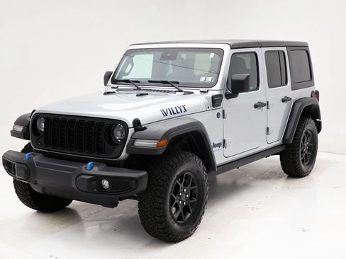 Used 2024 Jeep Wrangler Unlimited AWD/4WD image 2