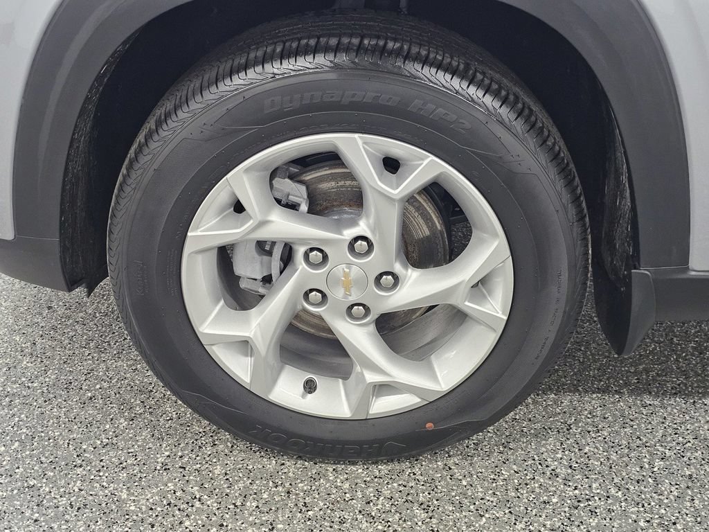Used 2026 Chevrolet Trax LS w/ LS Convenience Package FWD image 9