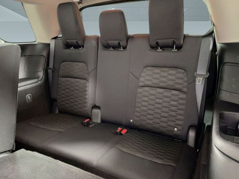 Used 2025 Nissan Pathfinder SV image 34