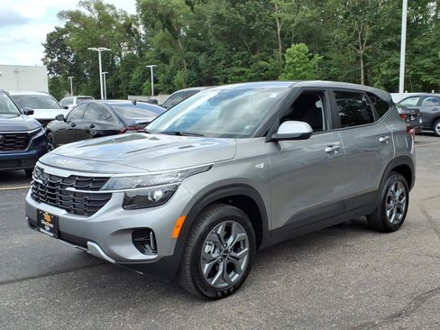 Used 2026 Kia Seltos LX AWD/4WD image 3