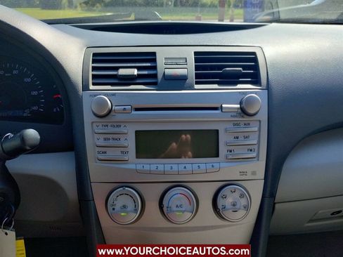 Used 2010 Toyota Camry LE image 28