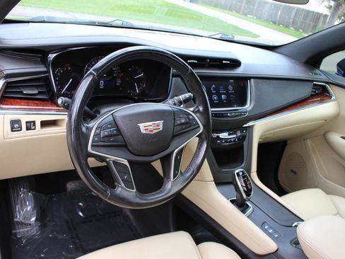Used 2017 Cadillac XT5 Luxury AWD/4WD image 18