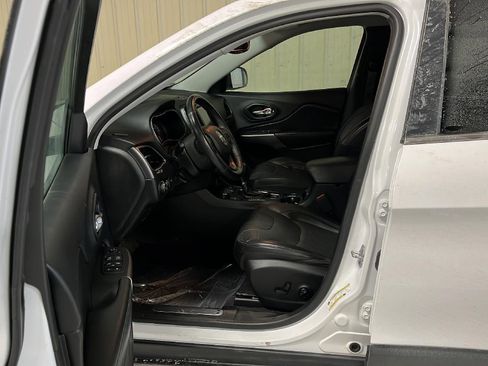 Used 2019 Jeep Cherokee Limited image 12