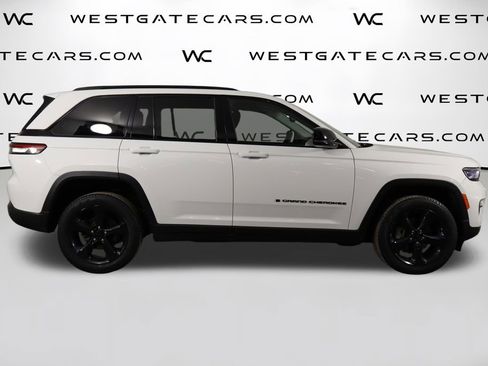Used 2023 Jeep Grand Cherokee Limited w/ Black Appearance Package image 49