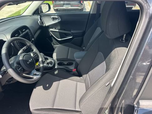 Certified 2025 Kia Soul LX w/ LX Technology Package FWD image 17