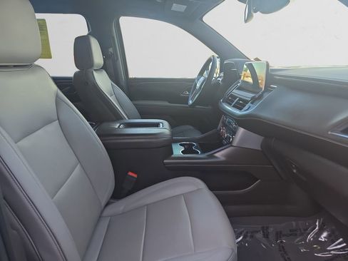 Used 2023 GMC Yukon XL SLT w/ SLT Premium Package image 15