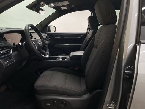 Used 2025 GMC Acadia Elevation image 15