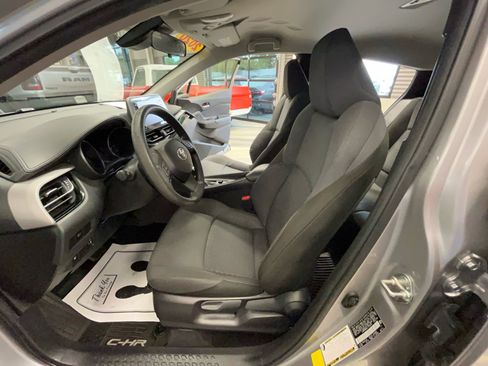 Used 2020 Toyota C-HR LE FWD image 52