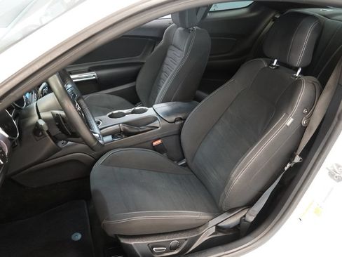 Used 2016 Ford Mustang Coupe RWD image 3