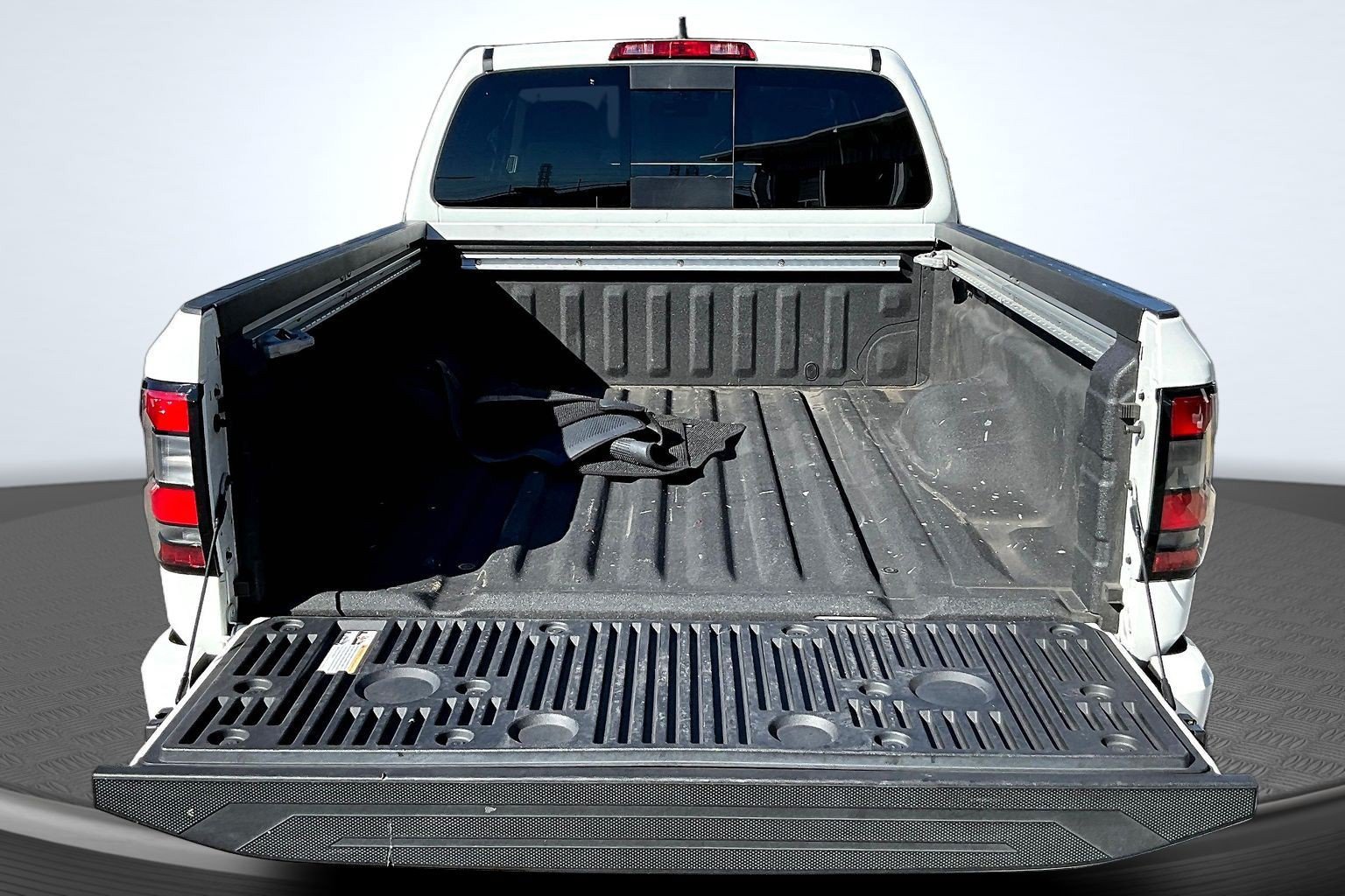 Used 2024 Nissan Frontier SV w/ SV Convenience Package RWD image 5