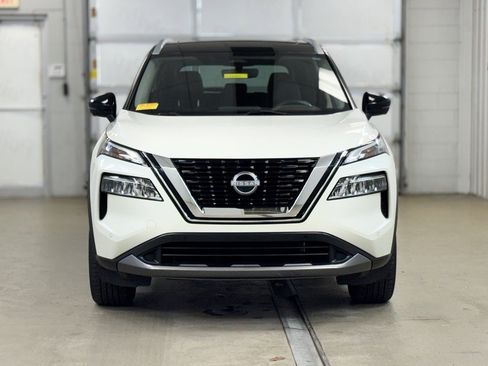 Used 2023 Nissan Rogue SL w/ SL Premium Package image 2