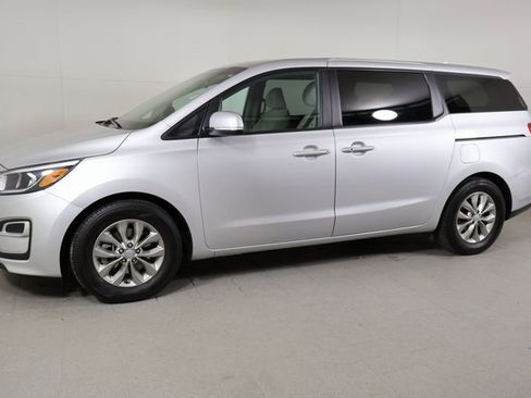 Used 2020 Kia Sedona LX image 9