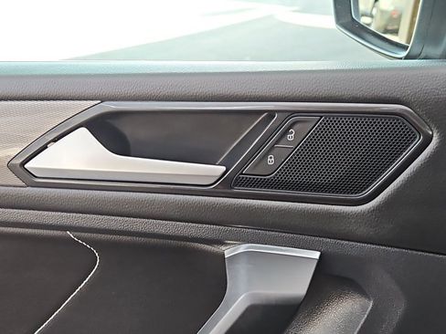 Used 2023 Volkswagen Tiguan SE w/ Panoramic Sunroof Package FWD image 26