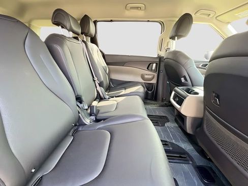New 2026 Kia Carnival EX image 29