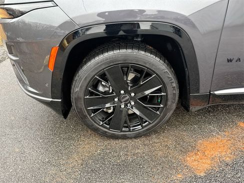 Used 2024 Jeep Wagoneer Launch Edition image 12