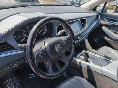 Used 2019 Buick Enclave Essence image 9