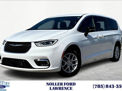 Used 2024 Chrysler Pacifica Touring
